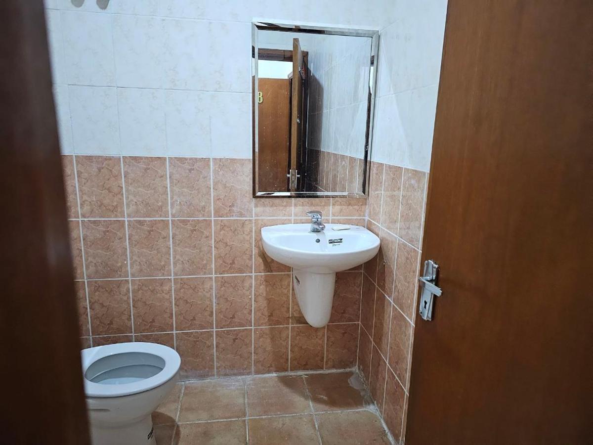 Hostel The Venue Aladdin Kuwait City Bagian luar foto