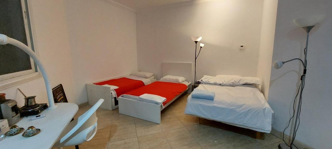 Hostel The Venue Aladdin Kuwait City Bagian luar foto